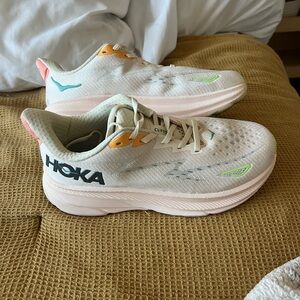 Hoka Clifton 9 Astral/Vanilla